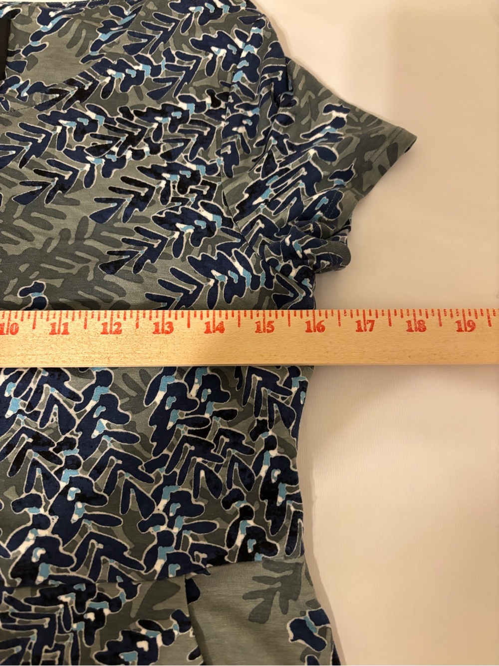 Nic + Zoe Medium Blue Gray Fern Print Short Sleeve Stretch Midi Dress - Picture 4 of 9